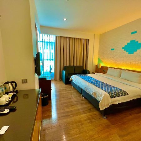New World Express Motel Bintulu Buitenkant foto