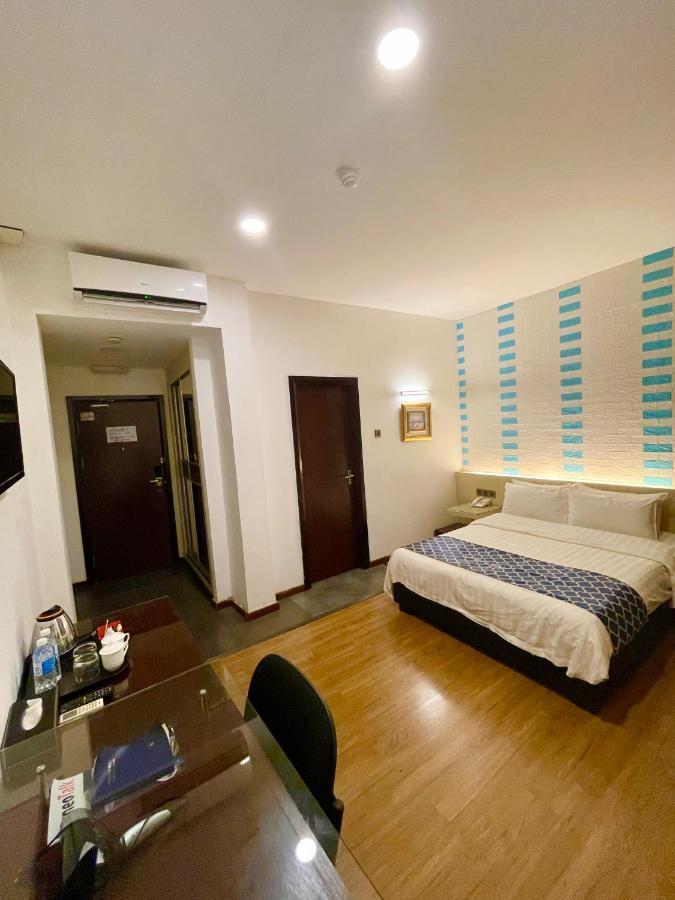 New World Express Motel Bintulu Buitenkant foto