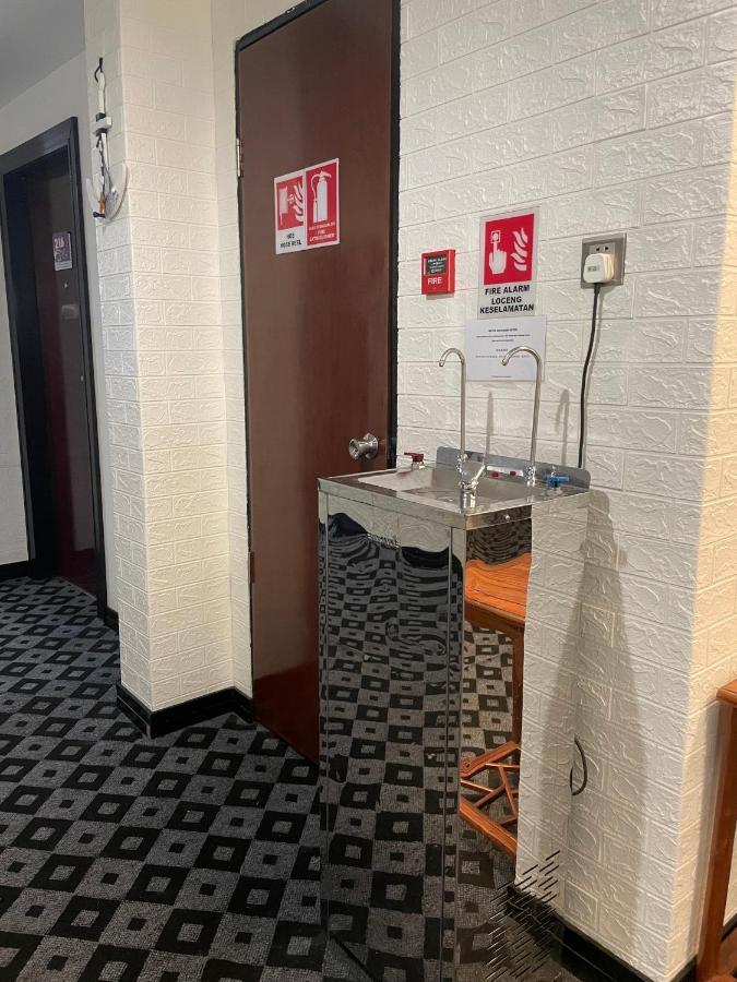 New World Express Motel Bintulu Buitenkant foto