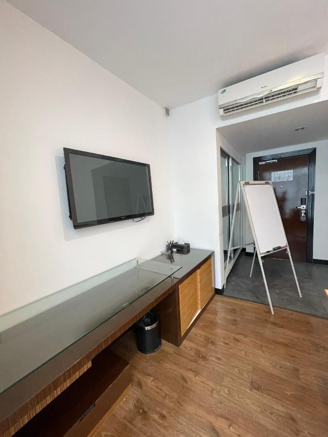 New World Express Motel Bintulu Buitenkant foto