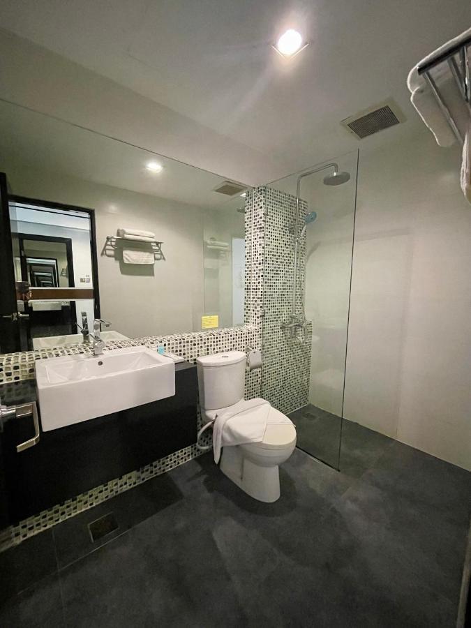 New World Express Motel Bintulu Buitenkant foto