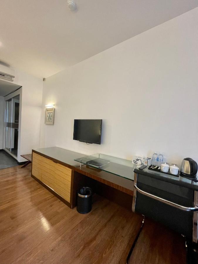 New World Express Motel Bintulu Buitenkant foto