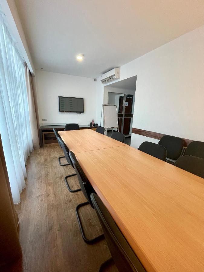 New World Express Motel Bintulu Buitenkant foto