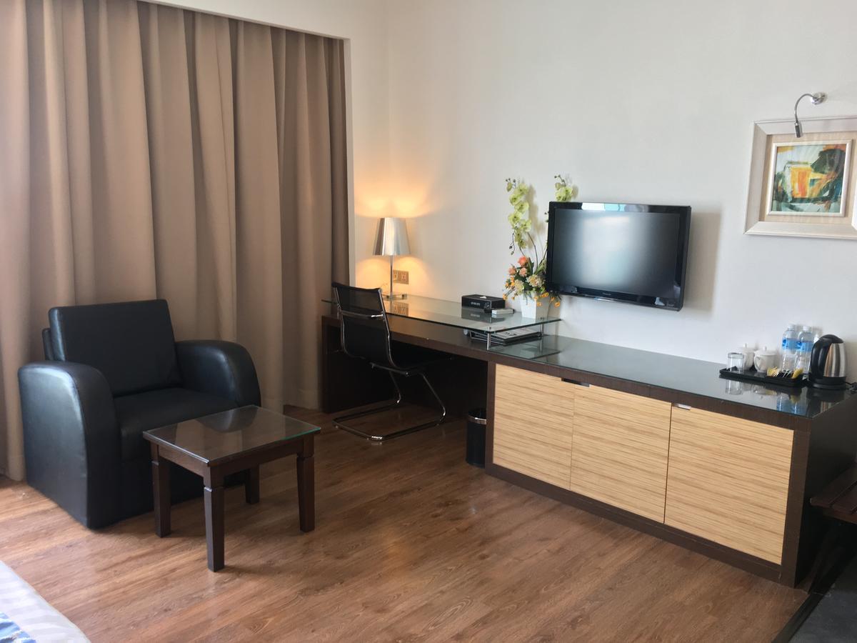 New World Express Motel Bintulu Buitenkant foto